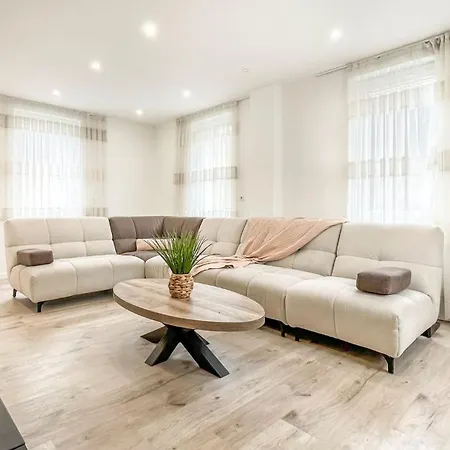Homey Sakine- Proche Centre- Netflix- Wifi Cluses Exterior foto